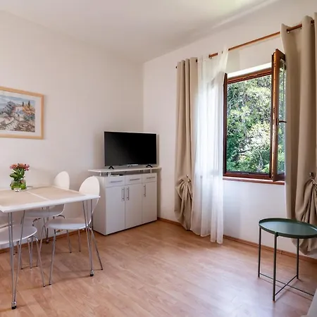 Rozelyn Apartmán *