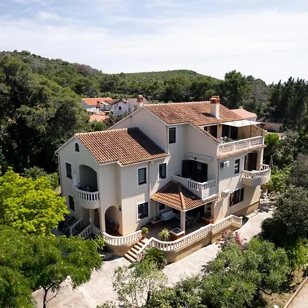 Rozelyn Apartman Ugljan