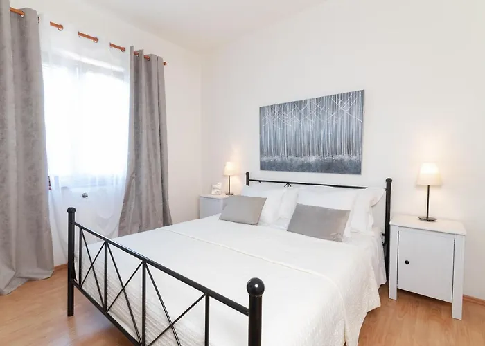 Rozelyn Apartman Ugljan