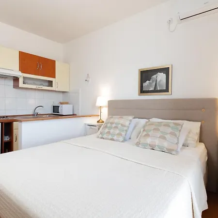 Rozelyn Apartman Ugljan