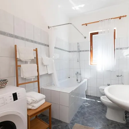 Rozelyn Apartment Ugljan