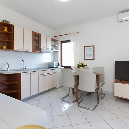Rozelyn Apartamento
