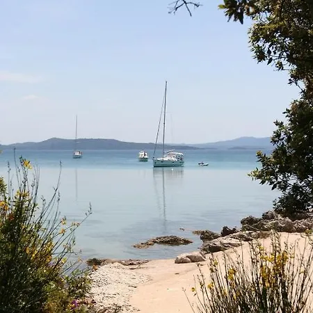 Rozelyn Apartment Ugljan