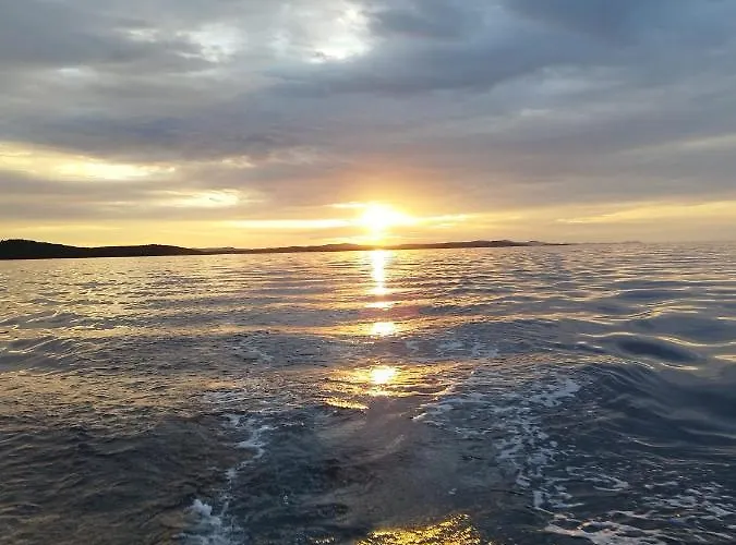 Rozelyn Апартаменты Углян