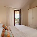 Rozelyn Apartman