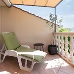 Rozelyn Apartment