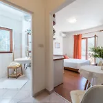 Rozelyn Apartman