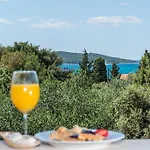Rozelyn Apartman Ugljan